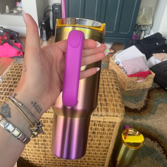 Never used new with tags Stanley Starbucks 40oz - Picture 2 of 8